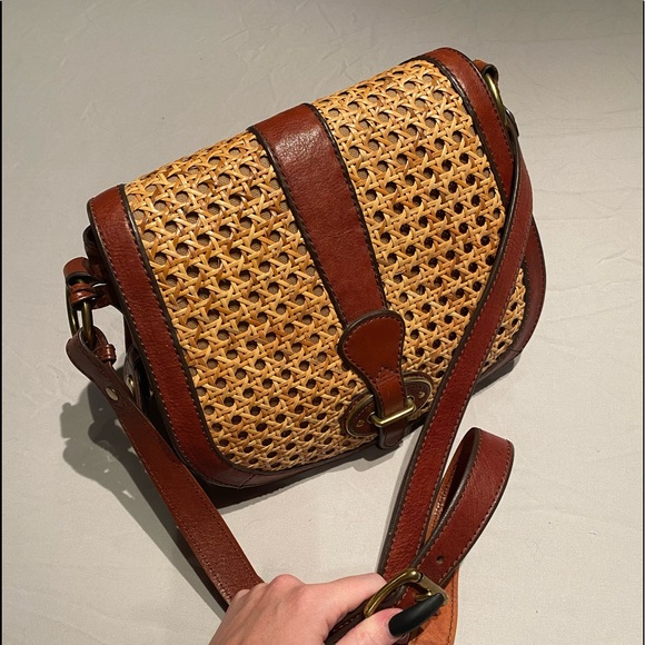 Fossil Crossbody - Picture 1 of 8